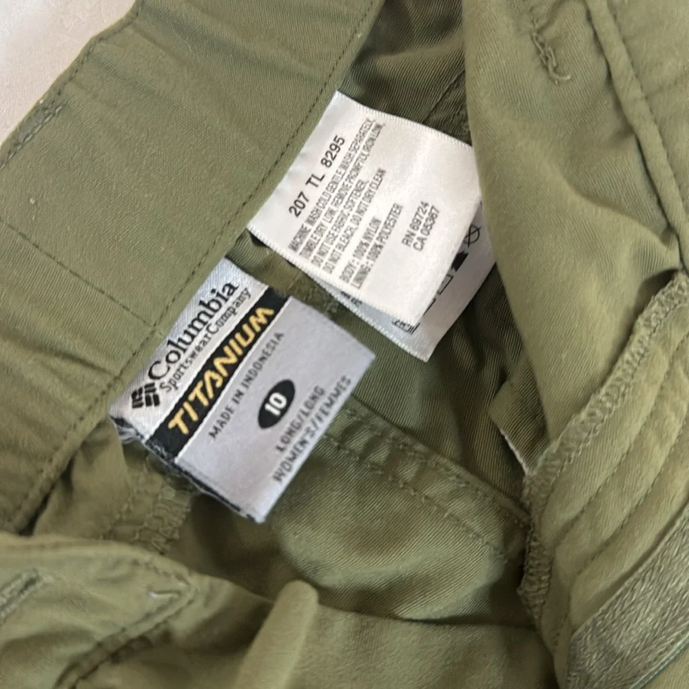 Columbia Titanium Women’s convertible Hiking Pants - Picture 2 of 5